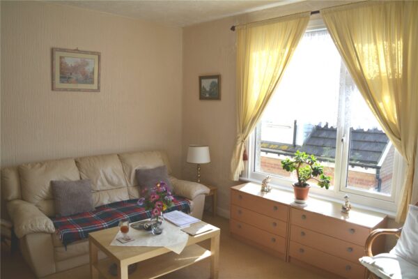 1 Bedroom Top Floor Flat