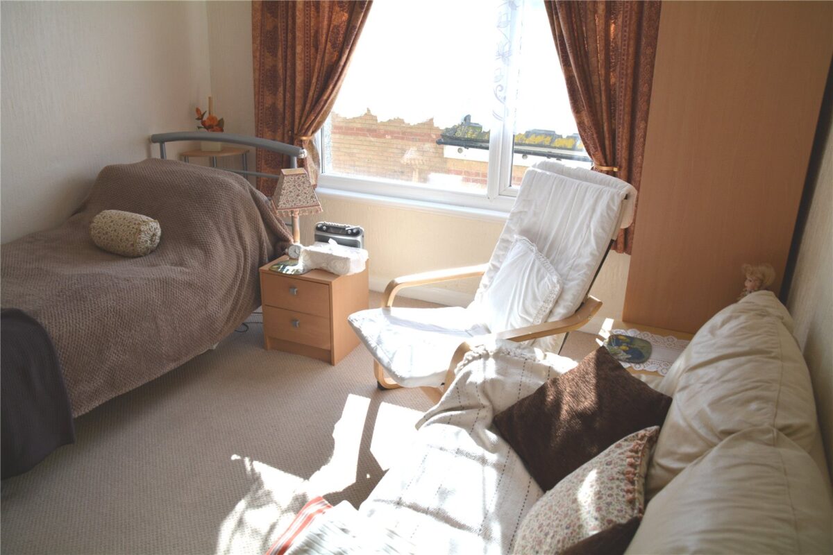 1 Bedroom Top Floor Flat