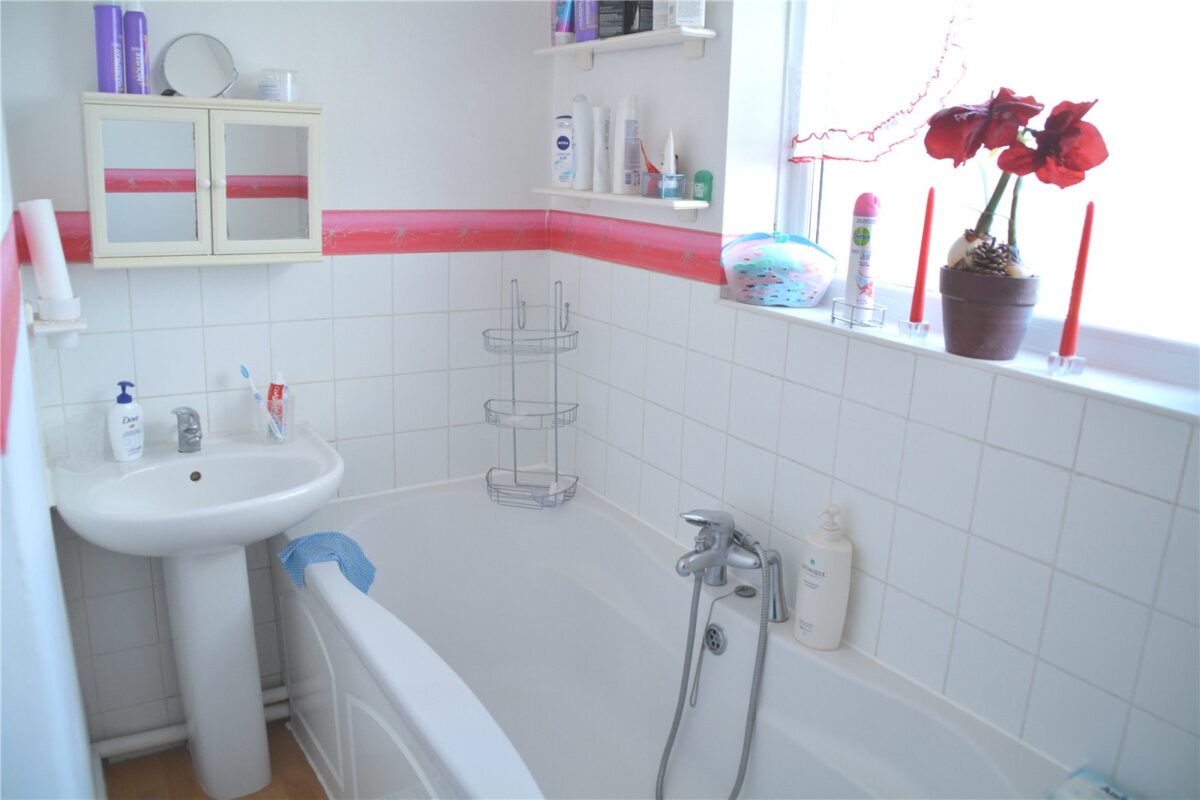 1 Bedroom Top Floor Flat