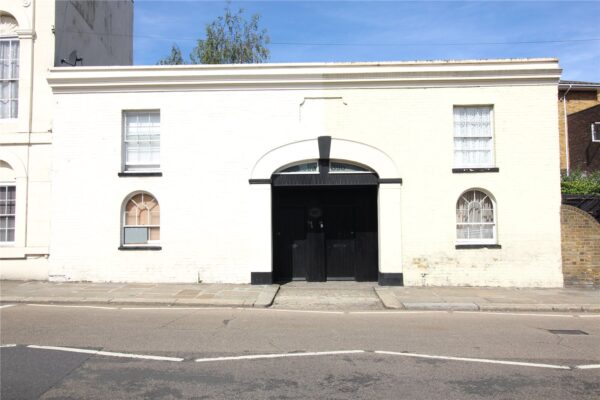 2 bedroom maisonette