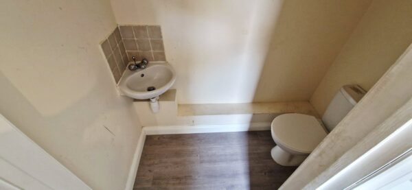 2 bedroom maisonette