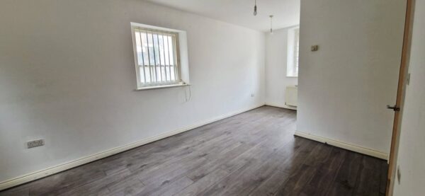 2 bedroom maisonette