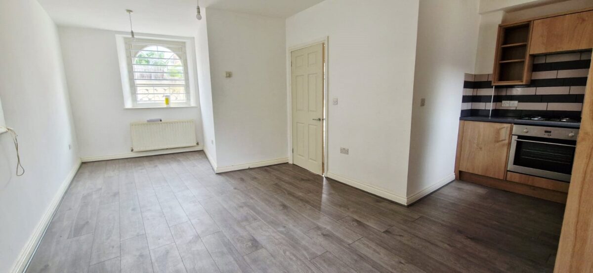 2 bedroom maisonette