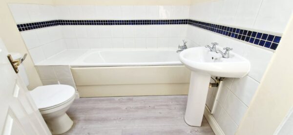 2 bedroom maisonette