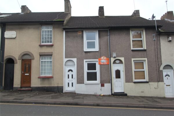 2 Bedroom Mid terrace house situated in Northfleet.