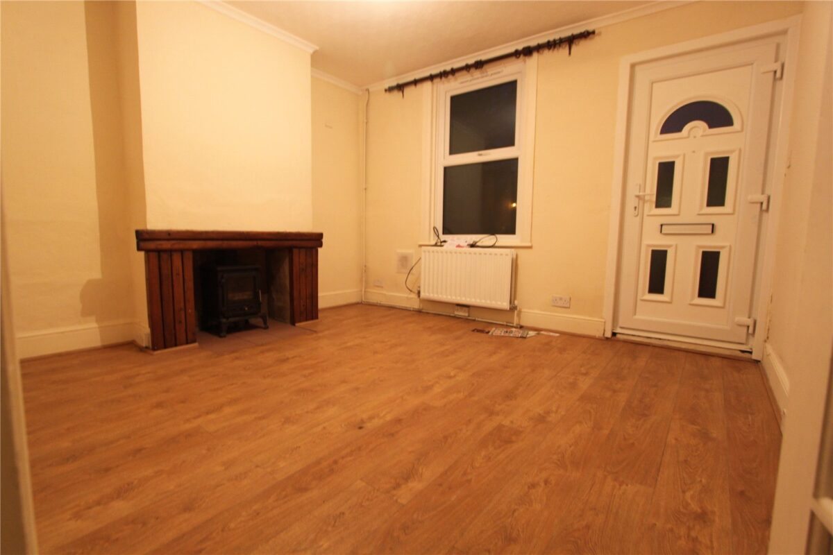 2 Bedroom Mid terrace house situated in Northfleet.