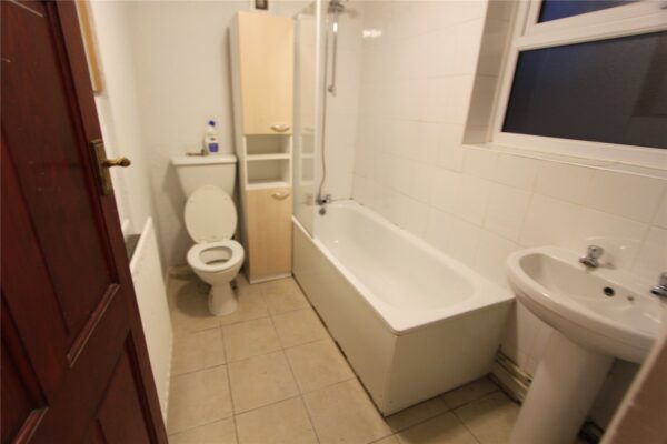 2 Bedroom Mid terrace house situated in Northfleet.