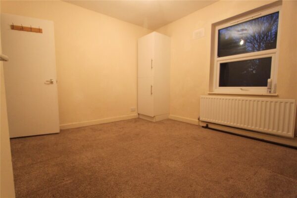 2 Bedroom Mid terrace house situated in Northfleet.
