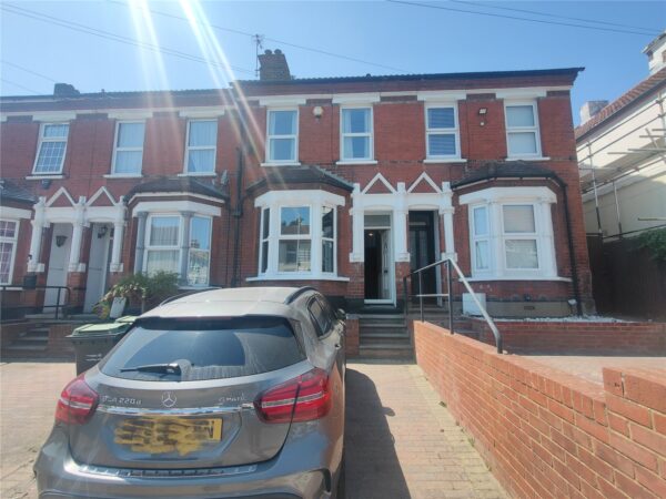 4 Bedroom Mid Terrace