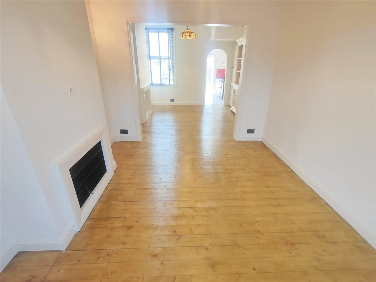 4 Bedroom Mid Terrace