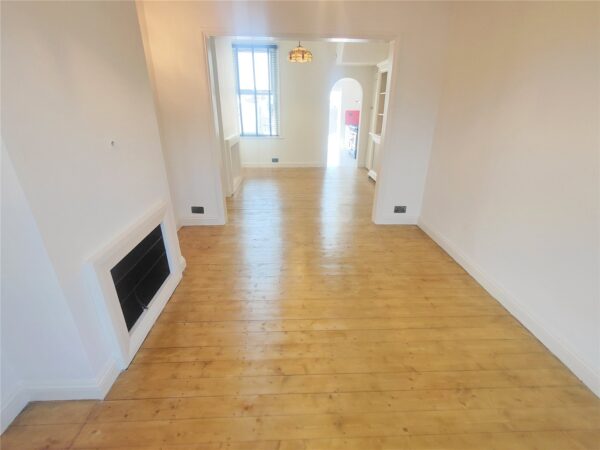 4 Bedroom Mid Terrace