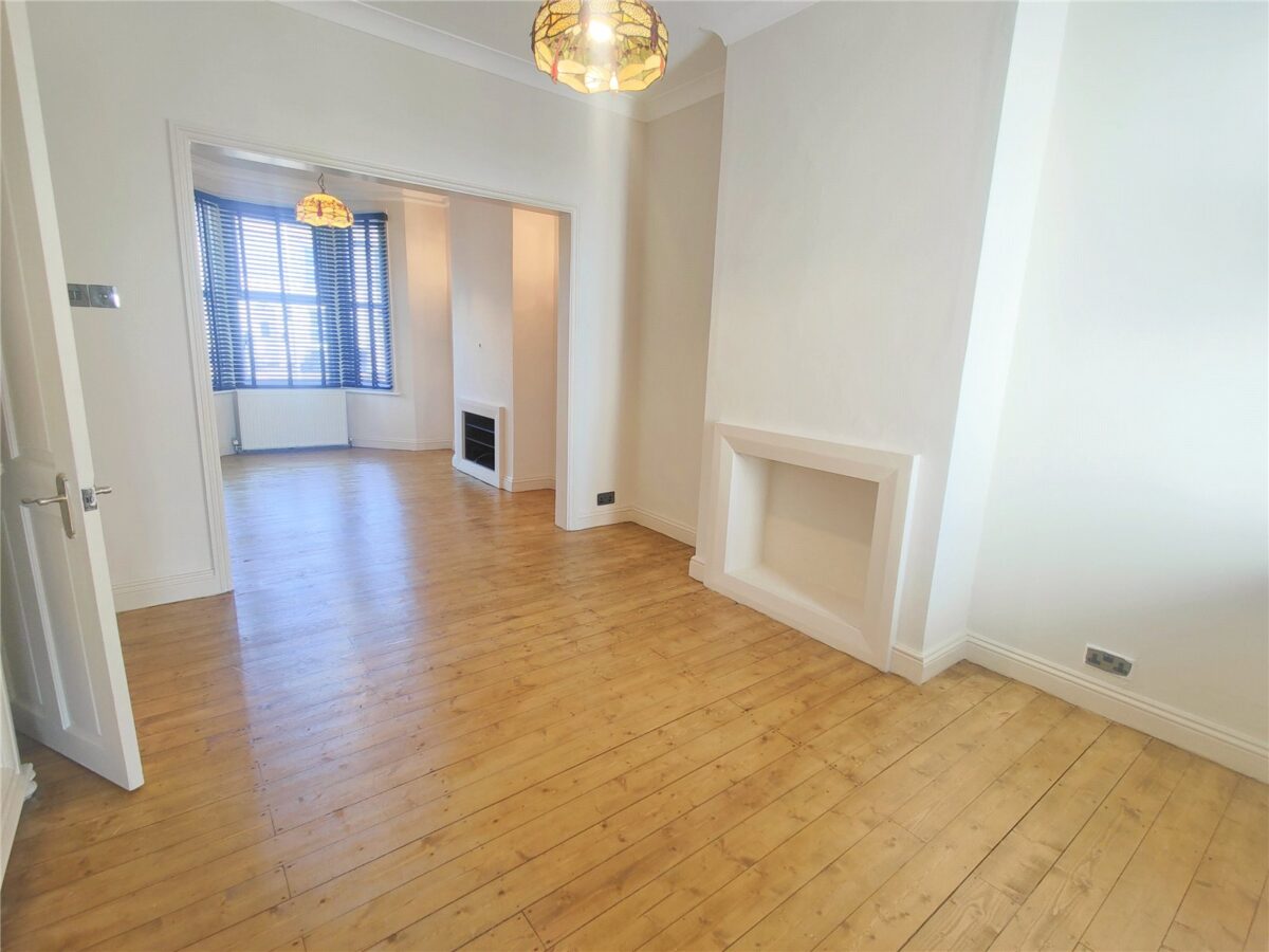 4 Bedroom Mid Terrace
