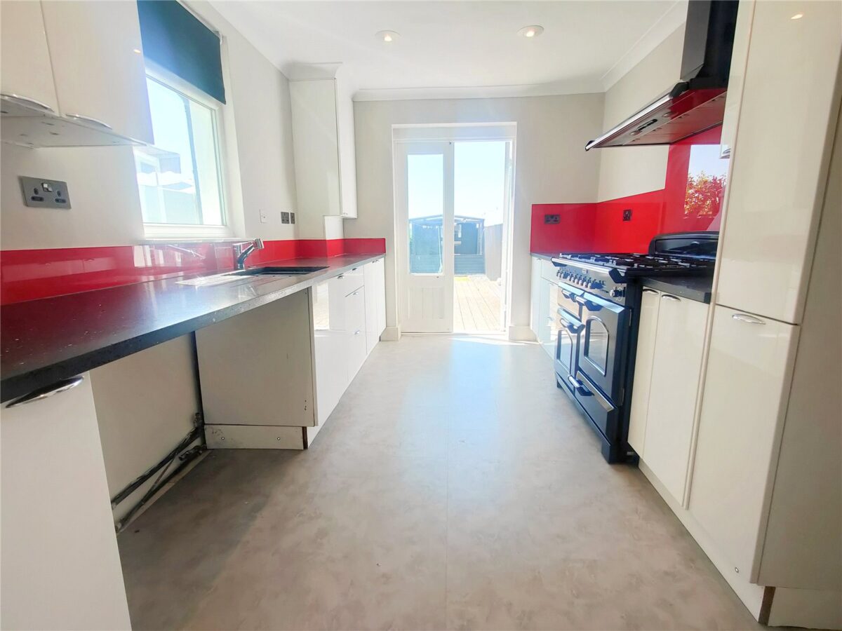 4 Bedroom Mid Terrace