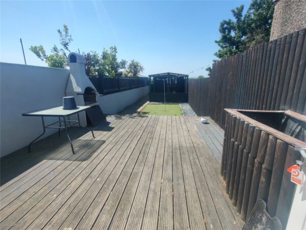 4 Bedroom Mid Terrace