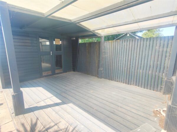 4 Bedroom Mid Terrace