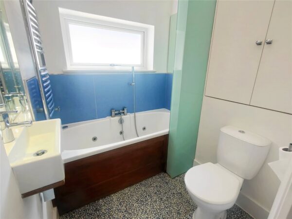 4 Bedroom Mid Terrace