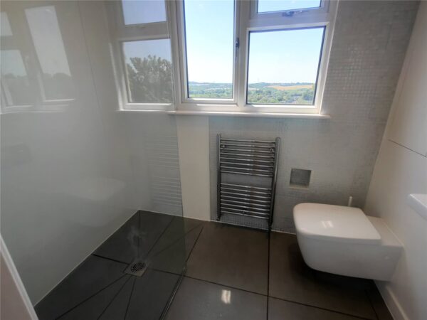 4 Bedroom Mid Terrace