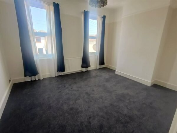 4 Bedroom Mid Terrace