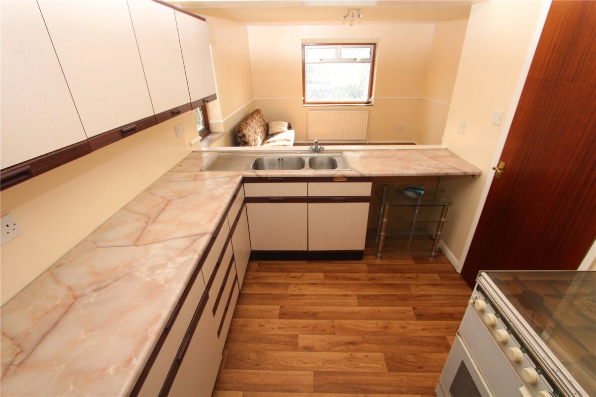 Orange Property Services are pleased to offer this 1 bedroom end of terrace house to let in Gravesend.