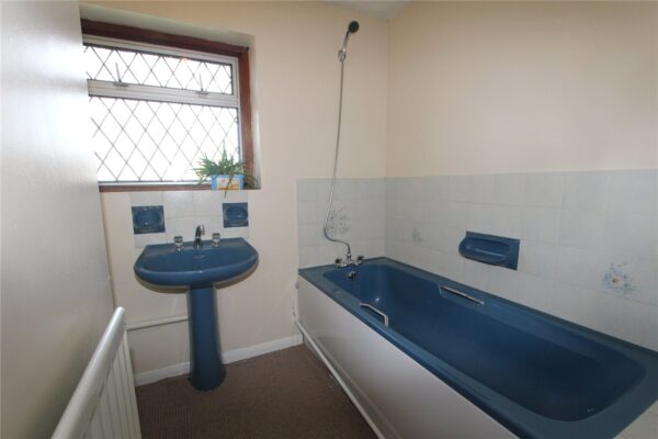 Orange Property Services are pleased to offer this 1 bedroom end of terrace house to let in Gravesend.