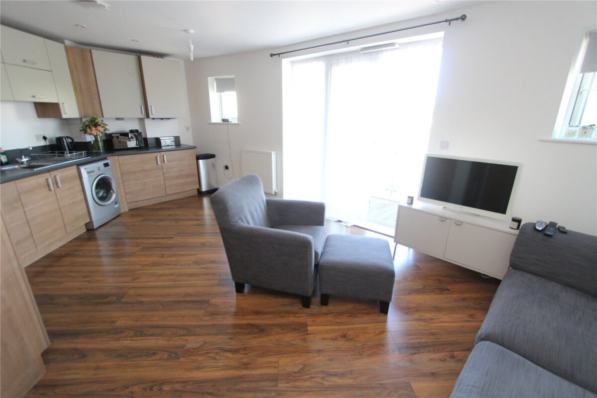 2 bedroom 2nd Floor Apartment