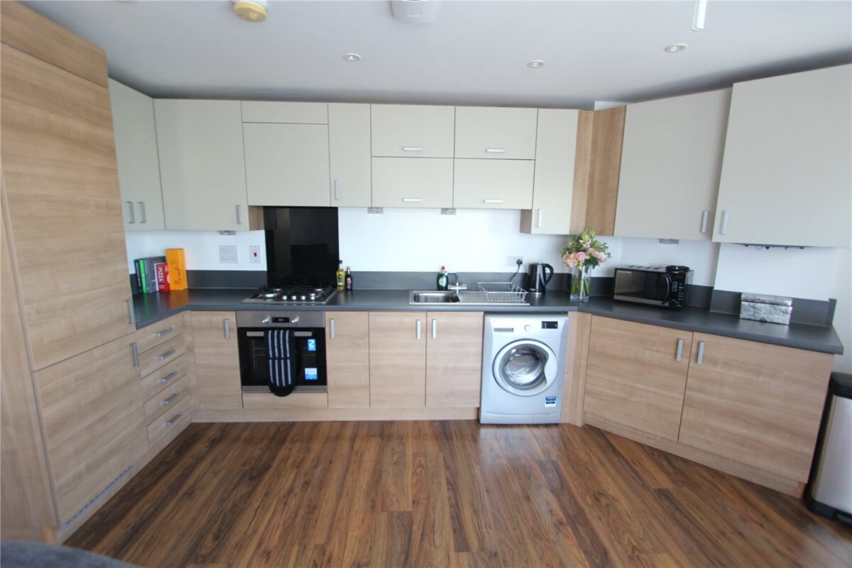2 bedroom 2nd Floor Apartment