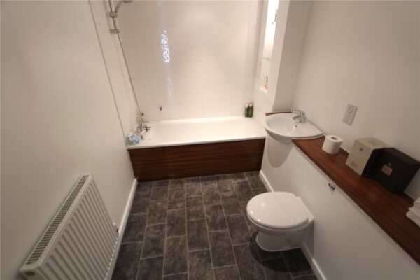 2 bedroom 2nd Floor Apartment
