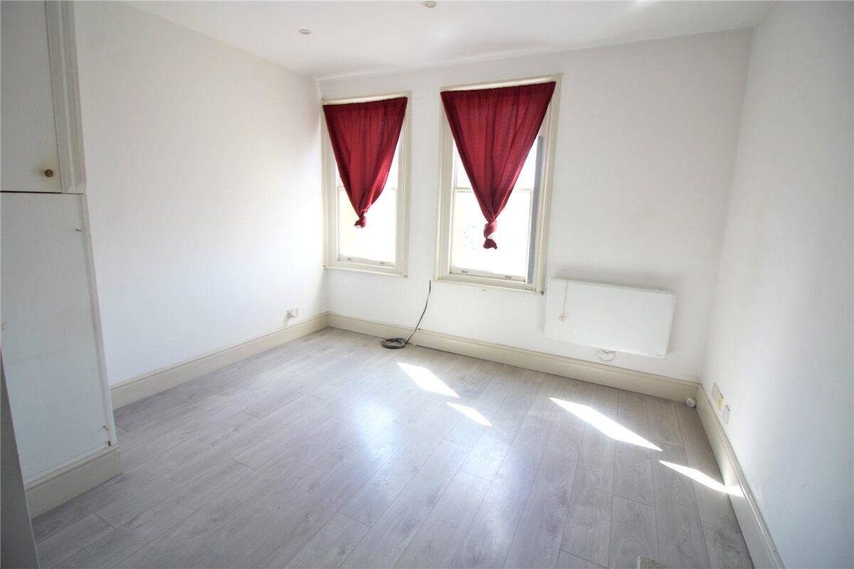2 BEDROOM 2 BATHROOM APARTMENT