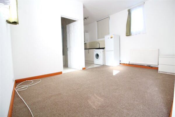 1 Bedroom Ground Floor Flat