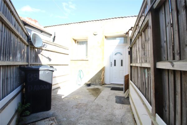 1 Bedroom Ground Floor Flat