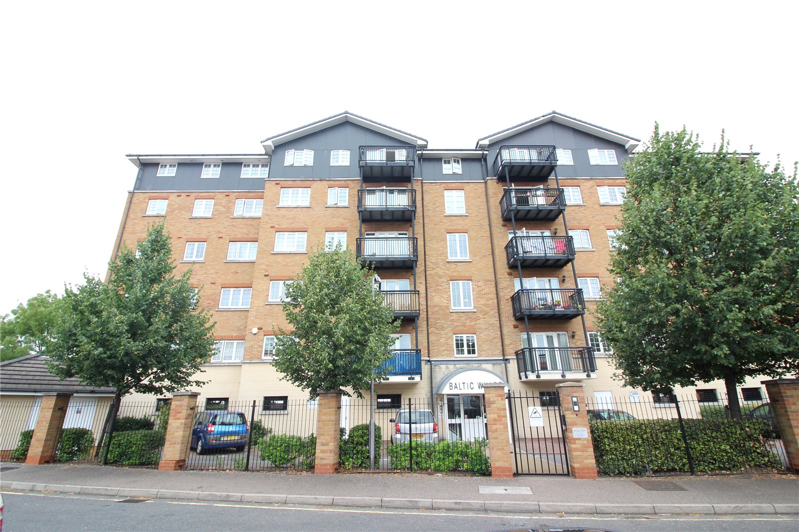 2 BEDROOM RIVER FRONT APARTMENT