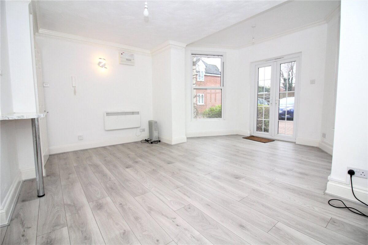 GROUND FLOOR STUDIO APARTMENT