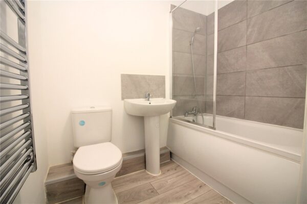 GROUND FLOOR STUDIO APARTMENT