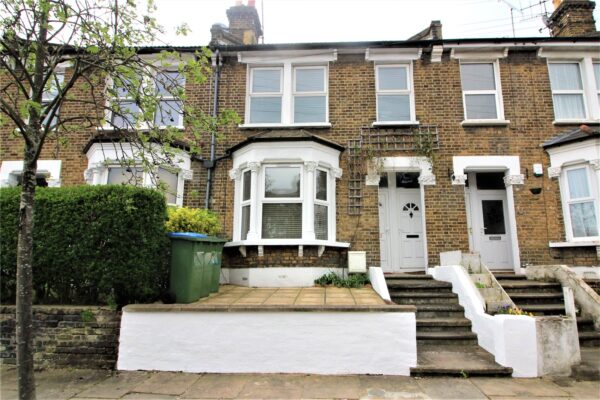 1 BEDROOM GROUND FLOOR FLAT WITH GARDEN