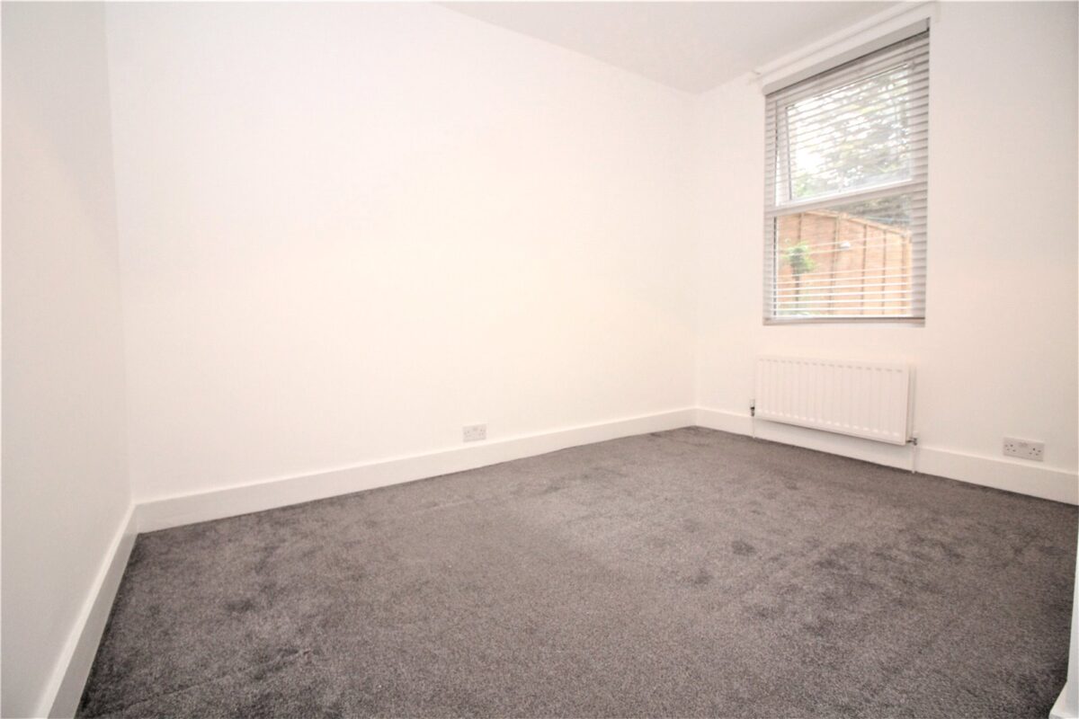 1 BEDROOM GROUND FLOOR FLAT WITH GARDEN