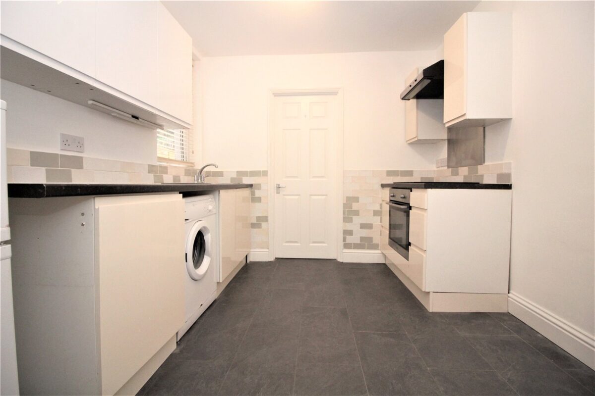 1 BEDROOM GROUND FLOOR FLAT WITH GARDEN