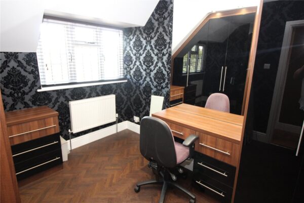 3 BEDROOM SEMI WITH GATED PARKING