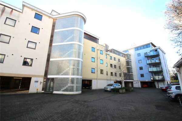 2 BEDROOM APARTMENT