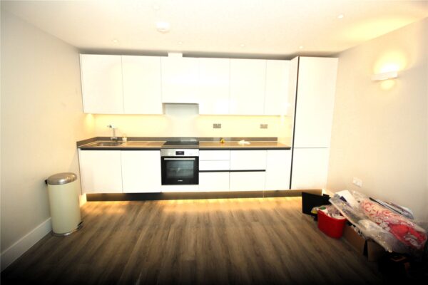 2 BEDROOM TOP FLOOR APARTMENT