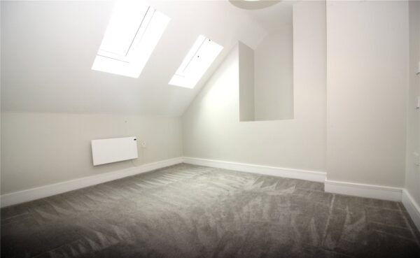 2 BEDROOM TOP FLOOR APARTMENT