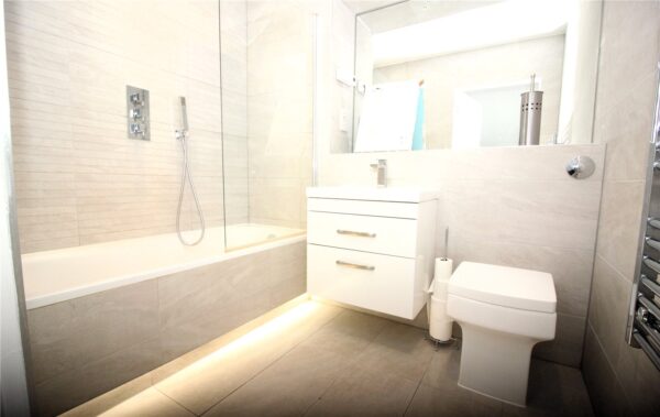 2 BEDROOM TOP FLOOR APARTMENT
