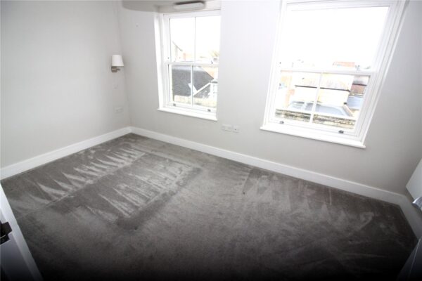 2 BEDROOM TOP FLOOR APARTMENT