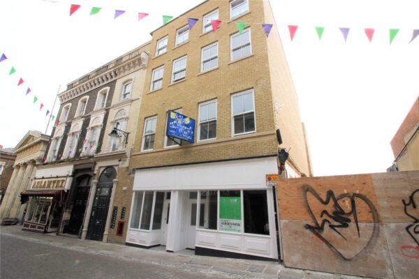 2 BEDROOM TOP FLOOR APARTMENT