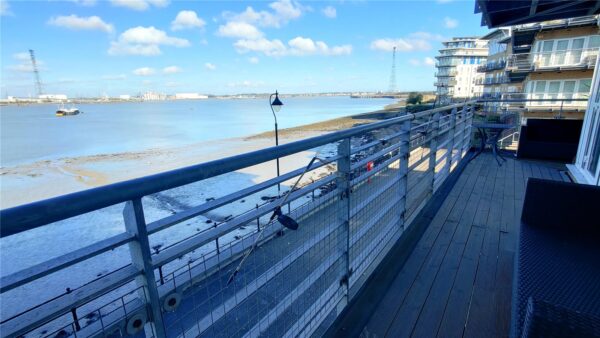 STUNNING 2 BEDROOM APARTMENT