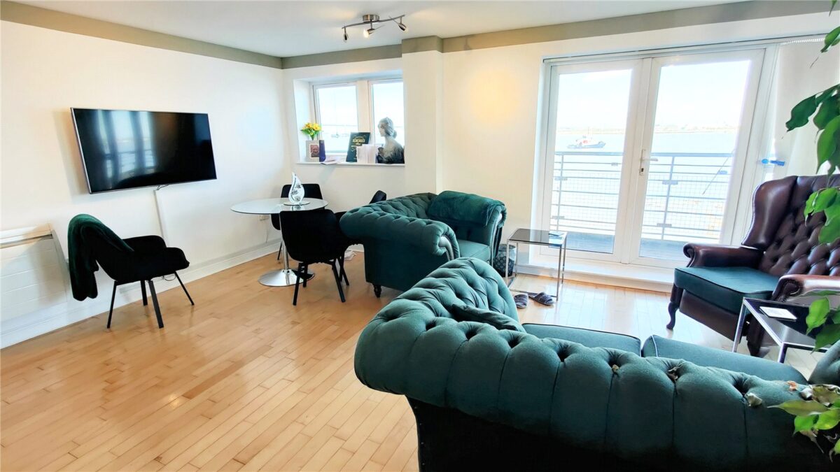 STUNNING 2 BEDROOM APARTMENT