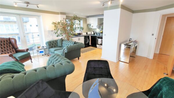 STUNNING 2 BEDROOM APARTMENT