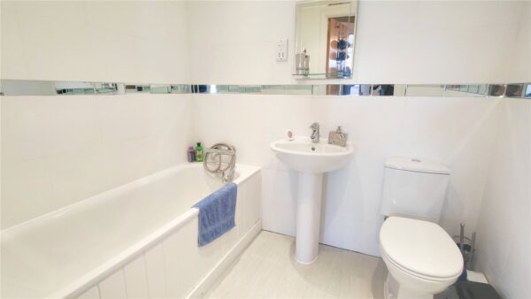 STUNNING 2 BEDROOM APARTMENT