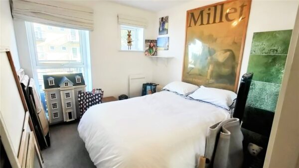 STUNNING 2 BEDROOM APARTMENT