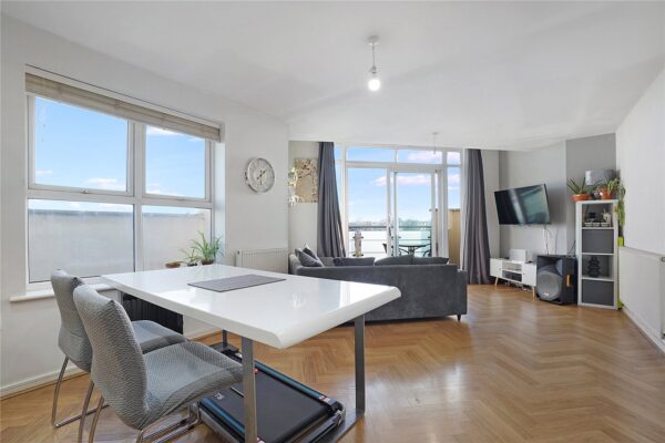 2 bedroom top floor apartment