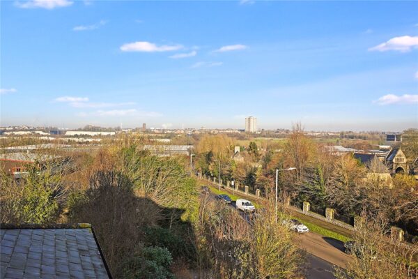 2 bedroom top floor apartment